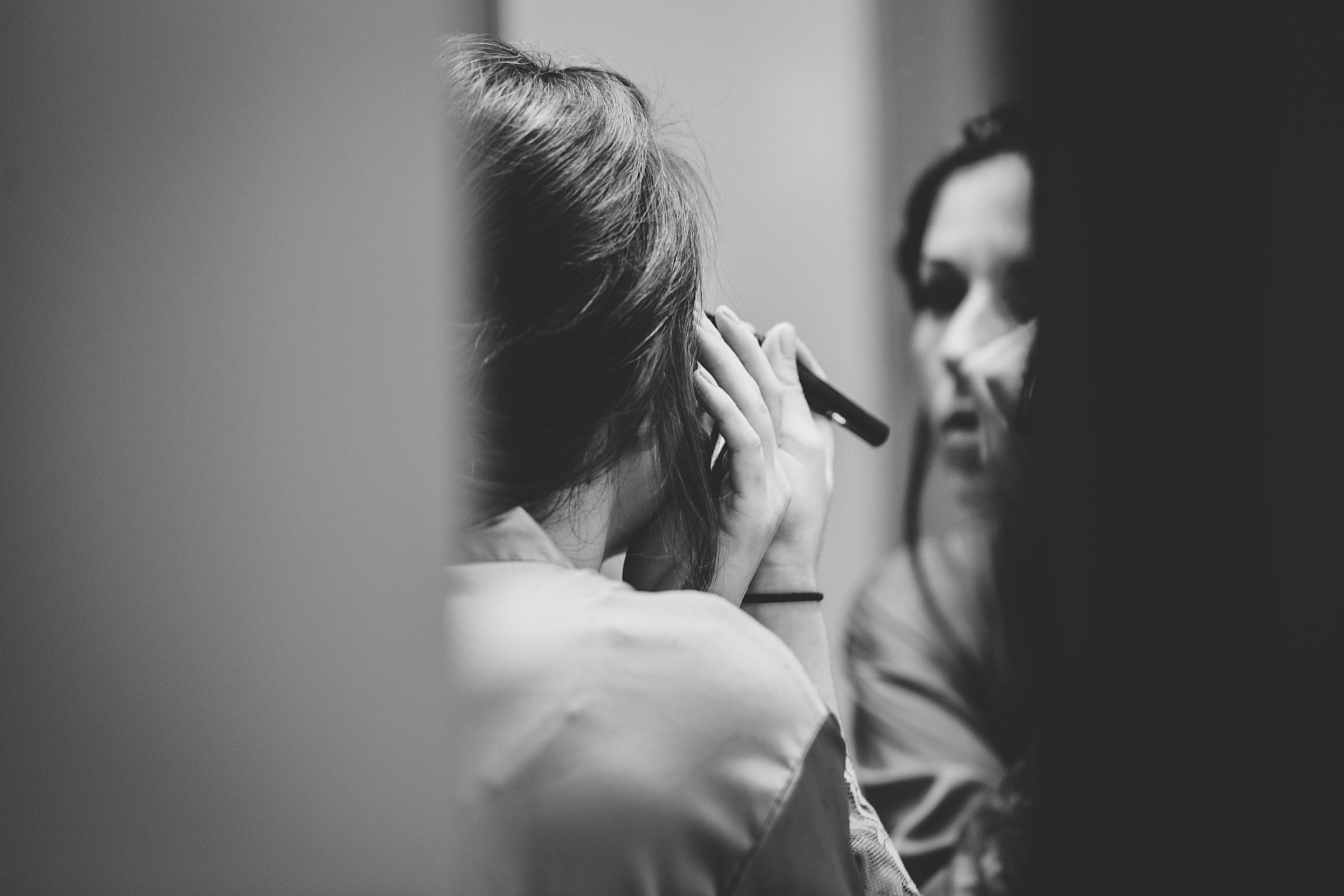 Omaha Wedding, Bride getting ready photographed by Juliana Montane Photography