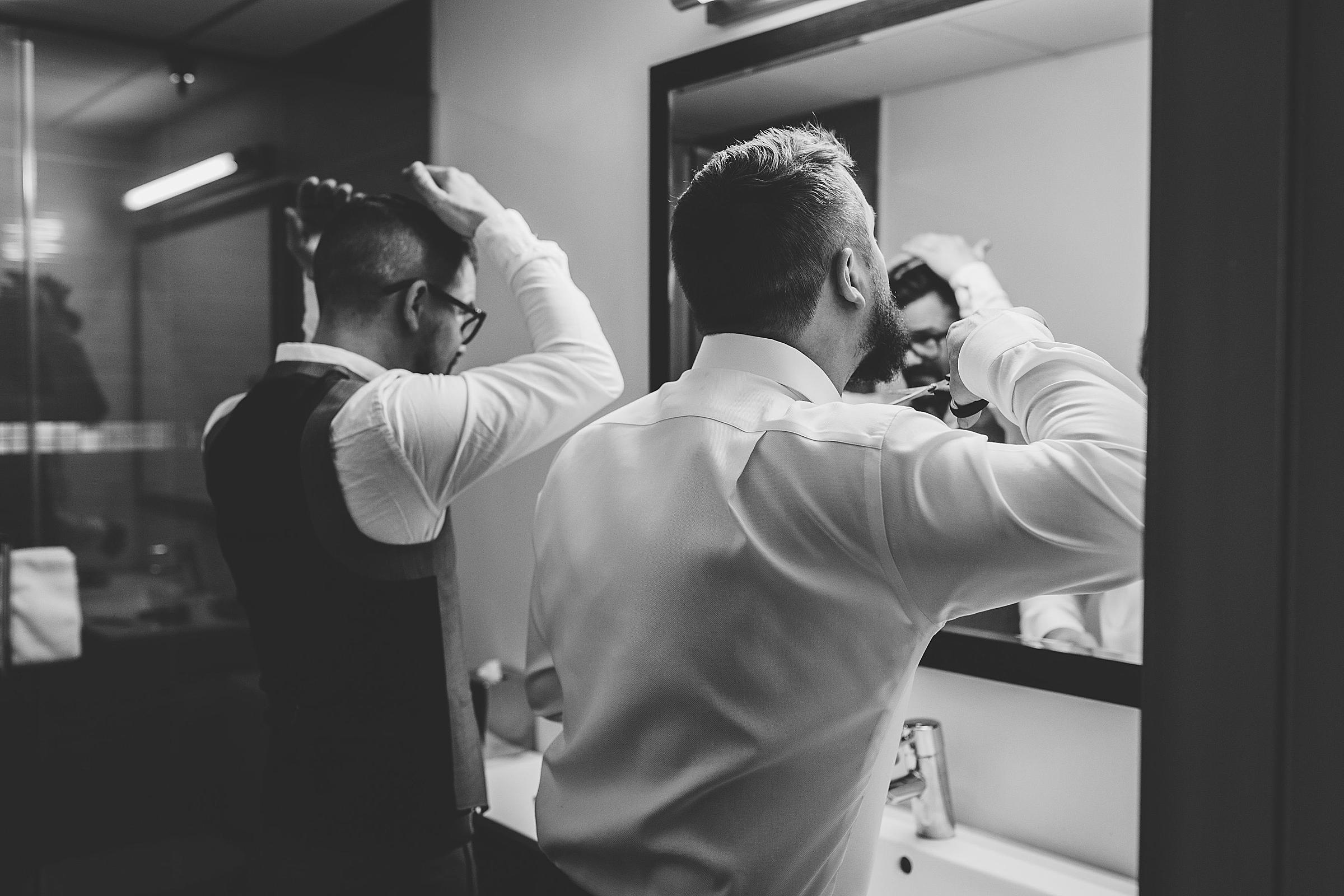 Omaha Wedding; Groom getting ready; Photographed by Juliana Montane Photography