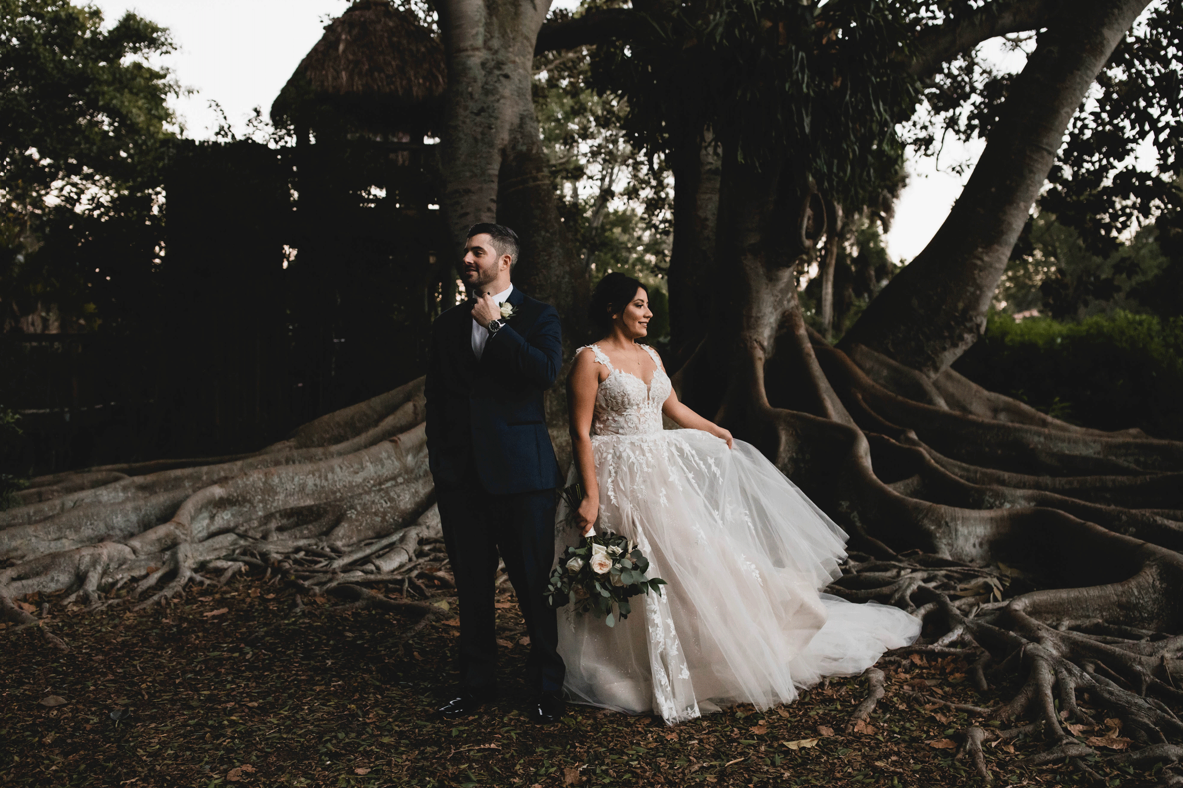 bride and groom portraits at marie selby botanical gardens, selby gardens wedding, juliana montane photography
