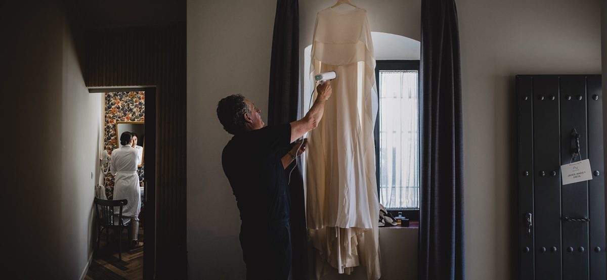 bride getting ready at destination wedding in córdoba spain photographed by juliana montane photography