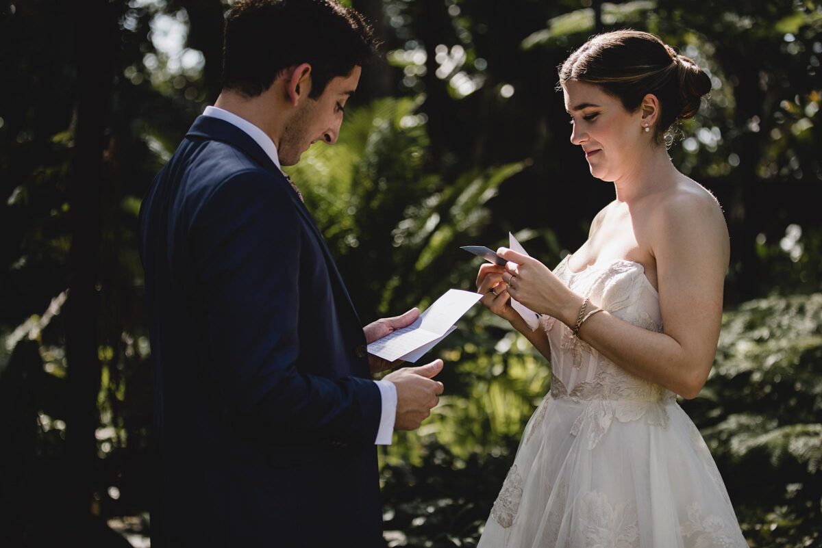 couple reading their vows to eachother at selby gardens photographed by juliana montane photography
